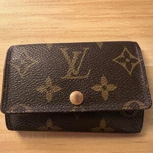 Authentic Louis Vuitton 6 key Holder Monogram canvas